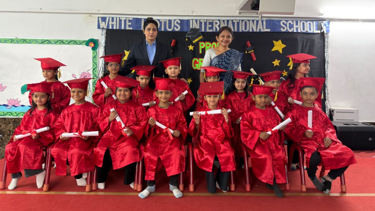 વ્હાઇટ લોટસ ઇન્ટરનેશનલ સ્કૂલમાં નાનકડા વિદ્યાર્થીઓનો ભવ્ય ગ્રેજ્યુએશન સમારોહ યોજાયો