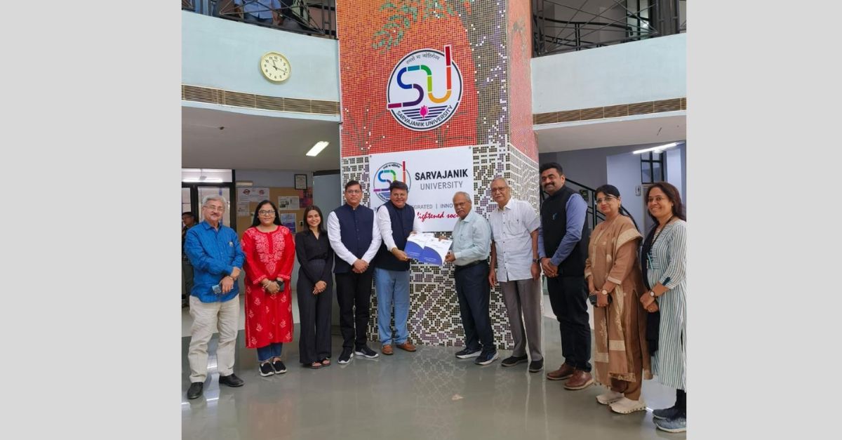 સાર્વજનિક યુનિવર્સિટીએ સ્ટાર્ટઅપ ઇકોસિસ્ટમ મજબૂત બનાવવા માટે ઇન્ડિયા એક્સેલેરેટર સાથે MoU પર હસ્તાક્ષર કર્યા