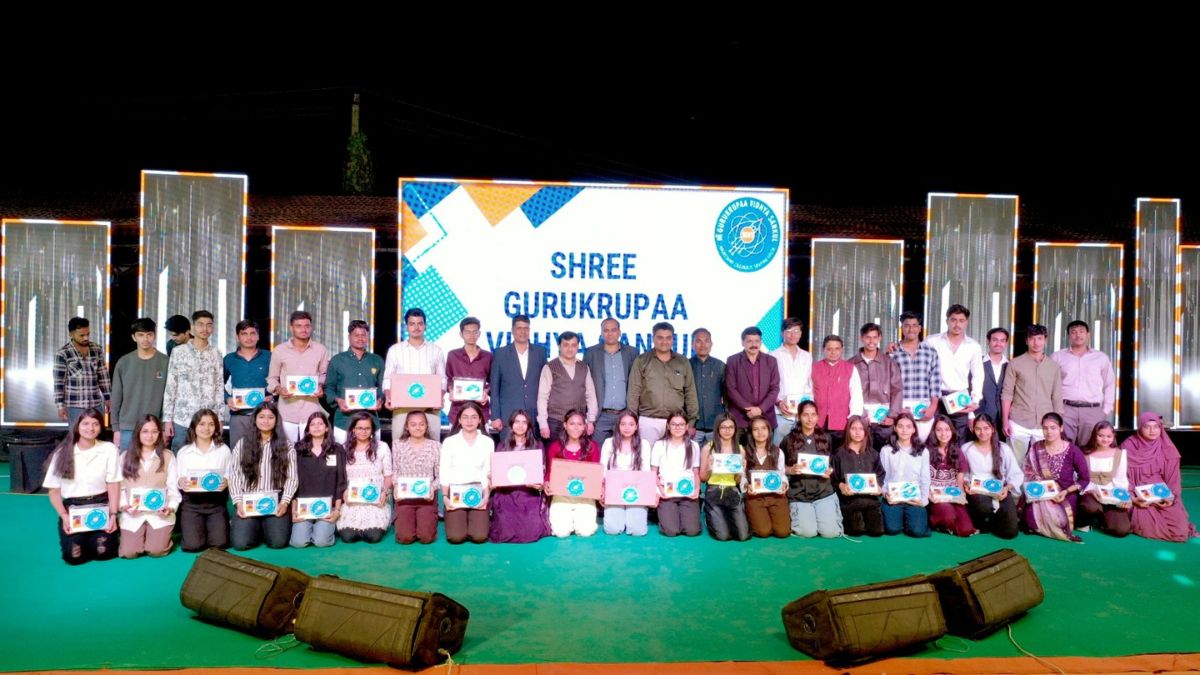 સપનાઓને પાંખો: શ્રી ગુરુકૃપા વિદ્યા સંકુલ દ્વારા ધોરણ 10 અને 12 (A1 અને A2 બેચ) ના 2025-26 ના વિદ્યાર્થીઓનો ભવ્ય વિદાય સમારંભ યોજાયો